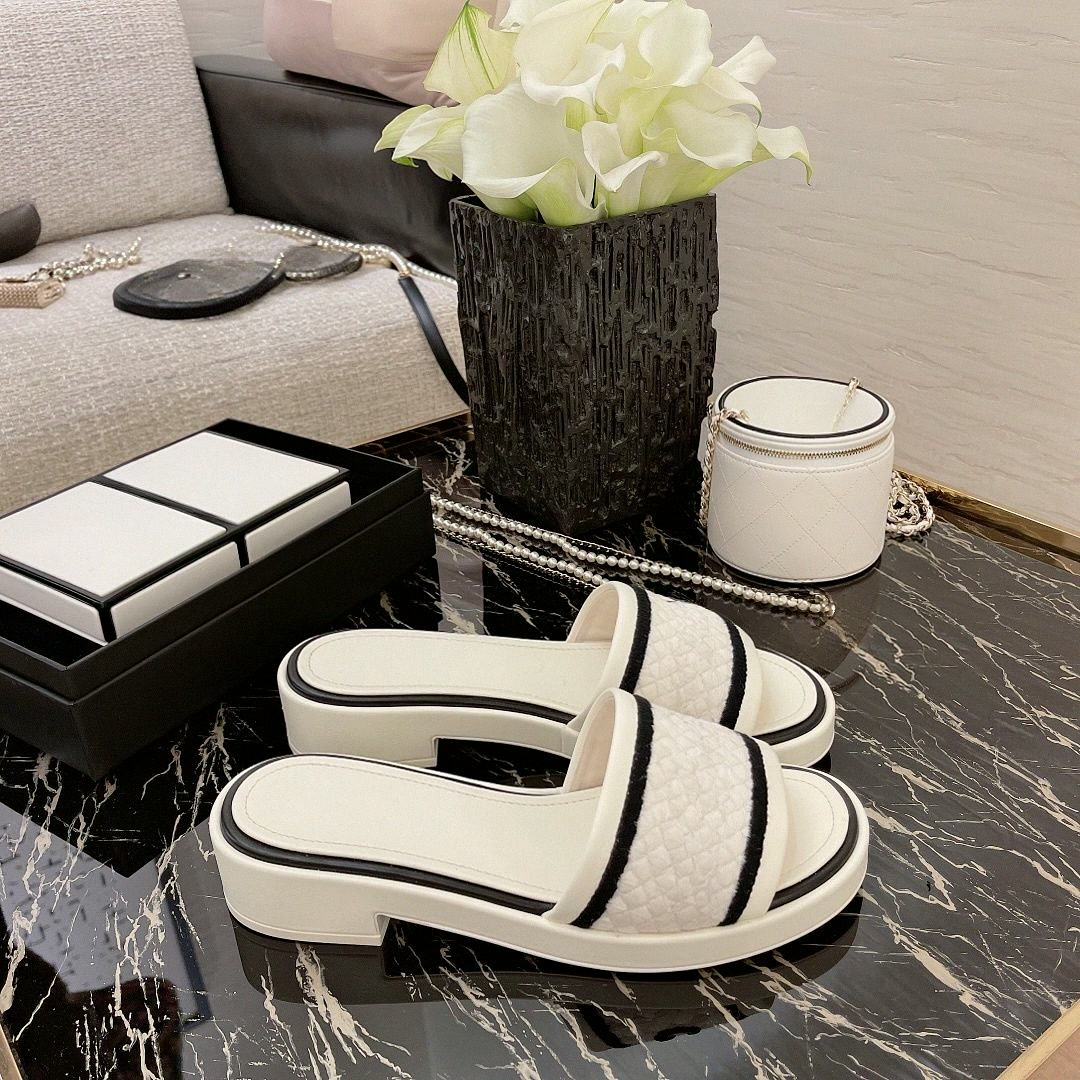 Summer Quilt - Sandal Selop Platform Berlapis Putih dengan